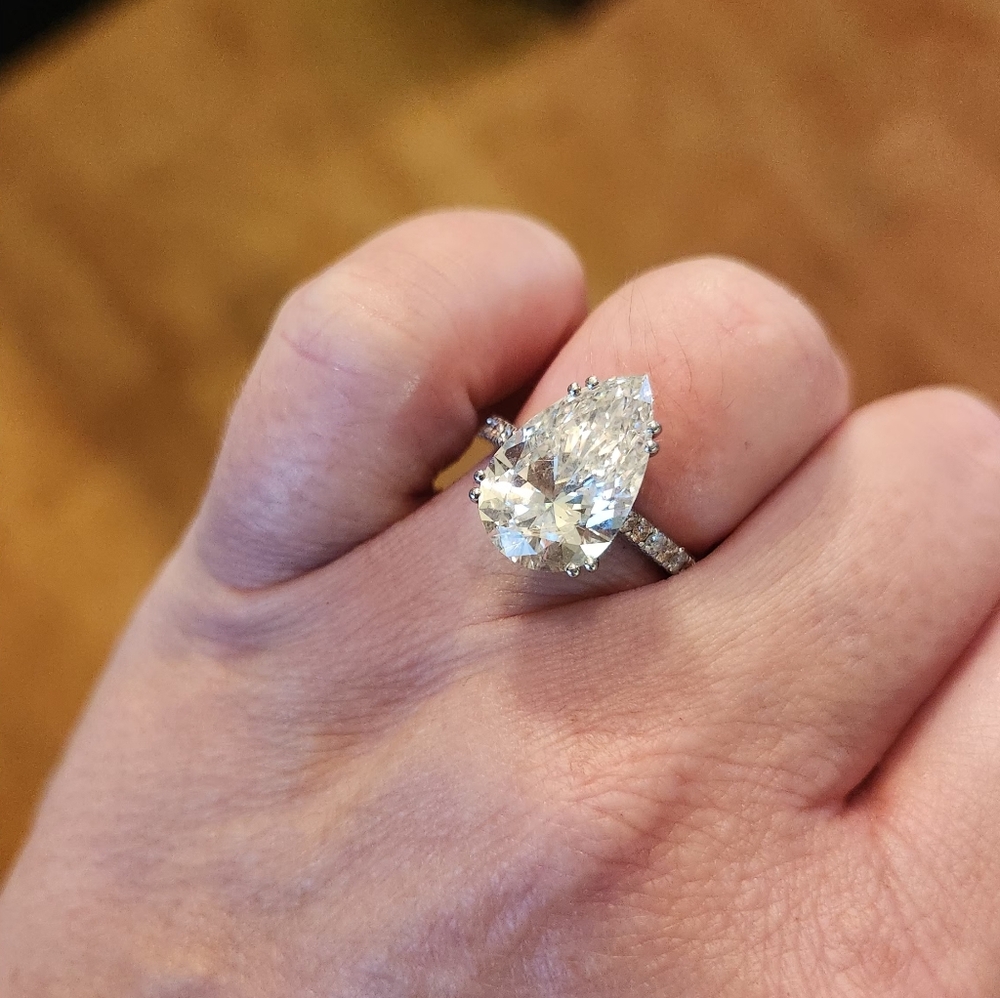 6.5 Carat IGI Pear Cut Platinum Diamond Ring! - Picture 7 of 16